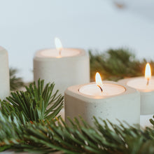 Lade das Bild in den Galerie-Viewer, LICHTBLICK - Teelichthalter 4er-Set