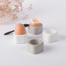 Lade das Bild in den Galerie-Viewer, EISPRUNG - Eierbecher aus Beton