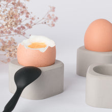 Lade das Bild in den Galerie-Viewer, EISPRUNG - Eierbecher aus Beton