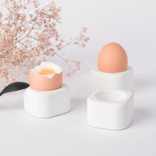 Lade das Bild in den Galerie-Viewer, EISPRUNG - Eierbecher aus Beton