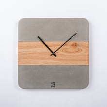 Lade das Bild in den Galerie-Viewer, ZEITSPRUNG - Wanduhr aus Beton und Holz