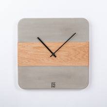 Lade das Bild in den Galerie-Viewer, ZEITSPRUNG - Wanduhr aus Beton und Holz