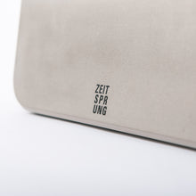 Lade das Bild in den Galerie-Viewer, ZEITSPRUNG - Wanduhr aus Beton und Holz