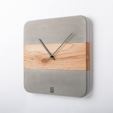 Lade das Bild in den Galerie-Viewer, ZEITSPRUNG - Wanduhr aus Beton und Holz